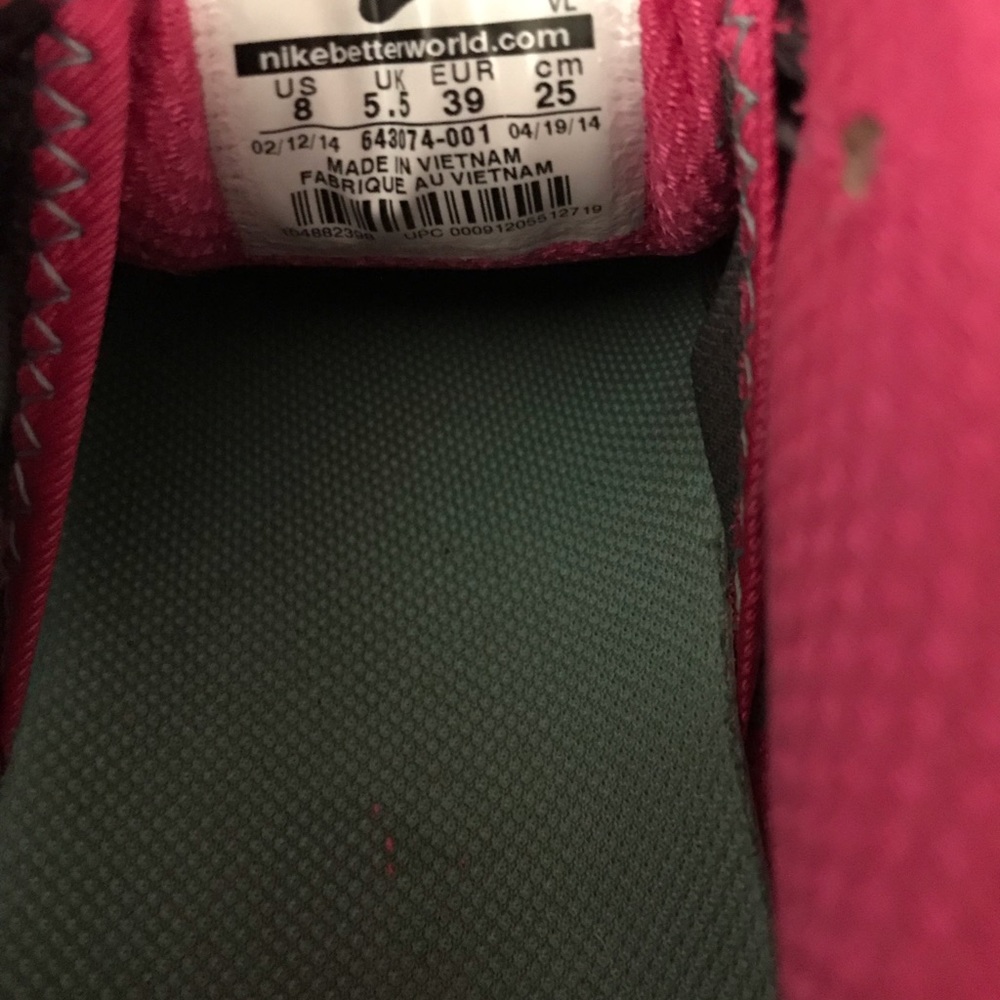 Nikes - Picture 3 of 4